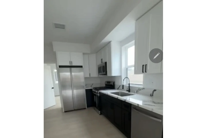 $1300 : Cuarto con baño privado image 3