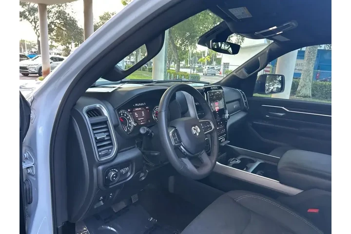 $33748 : Ram 1500 2025 4x4 Big Horn 4 image 6