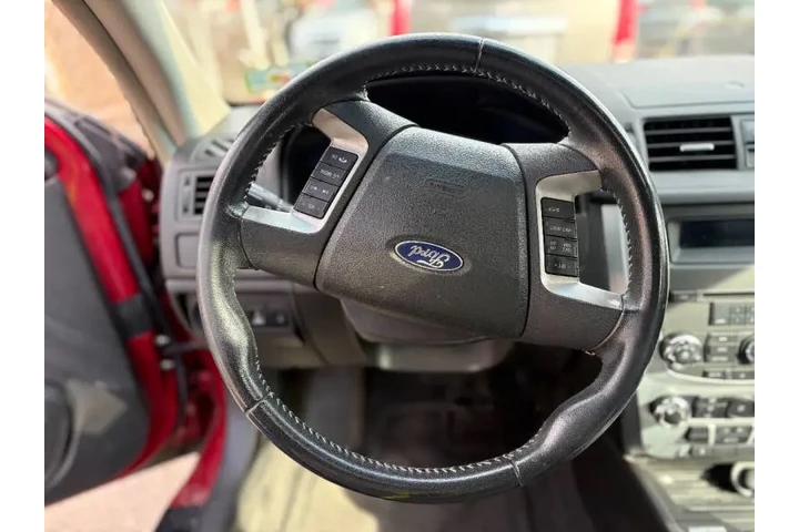 2010 Fusion SE image 7