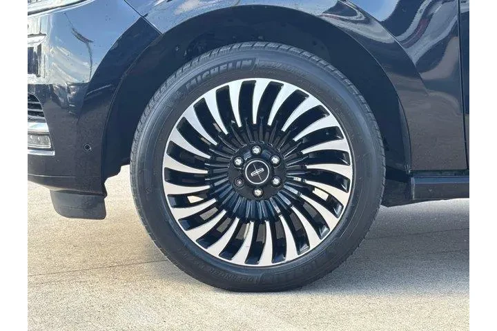 $29995 : Lincoln Navigator L 2020 4x4 image 10