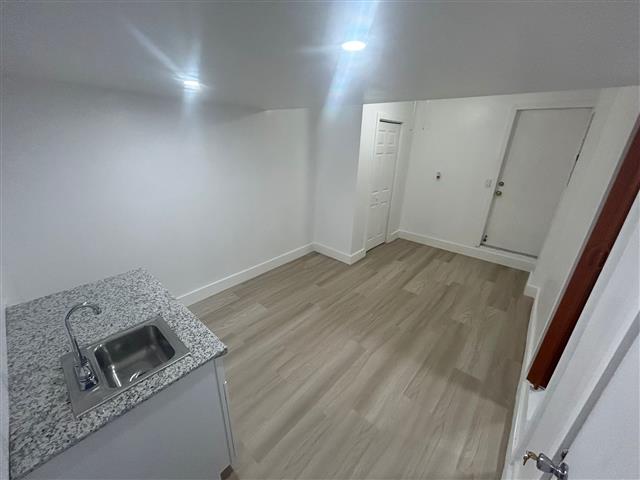 $1000 : Studio In WestKendall image 3