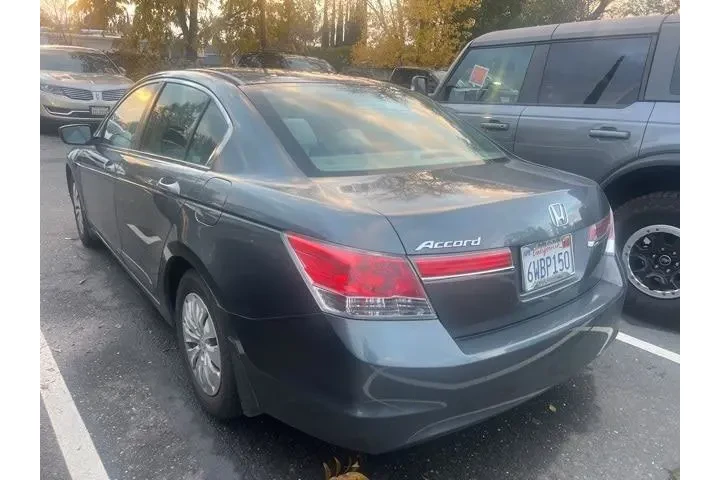 $11175 : Honda Accord 2012 LX 4dr Sed image 6