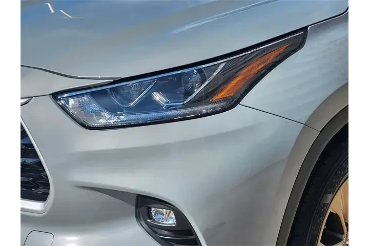 $39860 : Toyota Highlander Hybrid 202 image 9