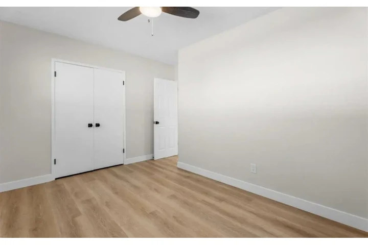 $2050 : Beautiful 2 Bed in Compton image 7