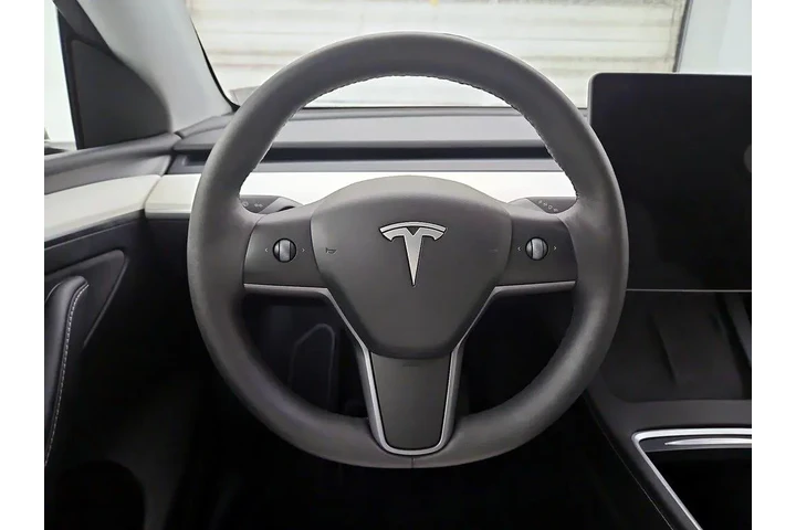 $39998 : Tesla Model Y 2024 AWD Long image 10