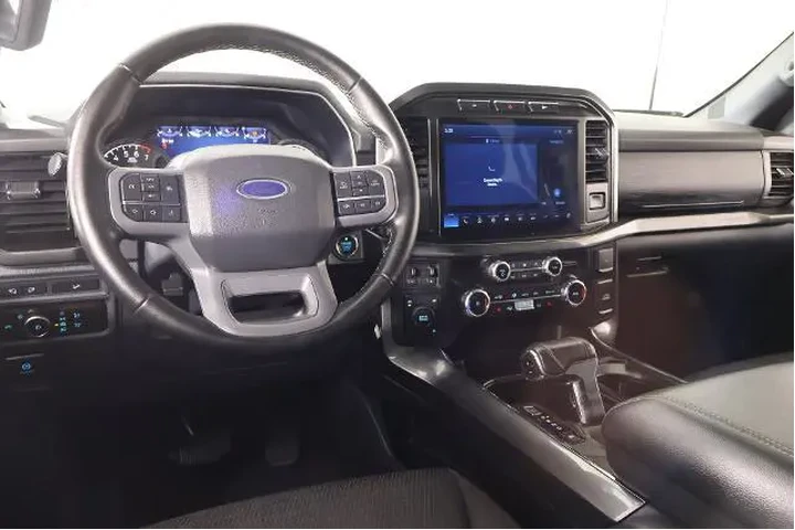 $38702 : Ford F-150 2023 4x4 XLT 4dr image 2