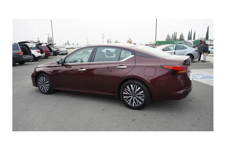 $20984 : 2024 Altima 2.5 SV image 8