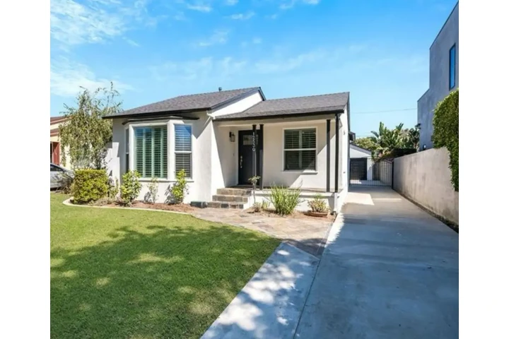$2425 : 3Bed 2Bath in James M Wood, LA image 1