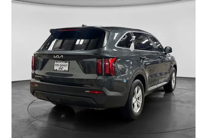 $23482 : Kia Sorento 2023 LX 4dr SUV image 4