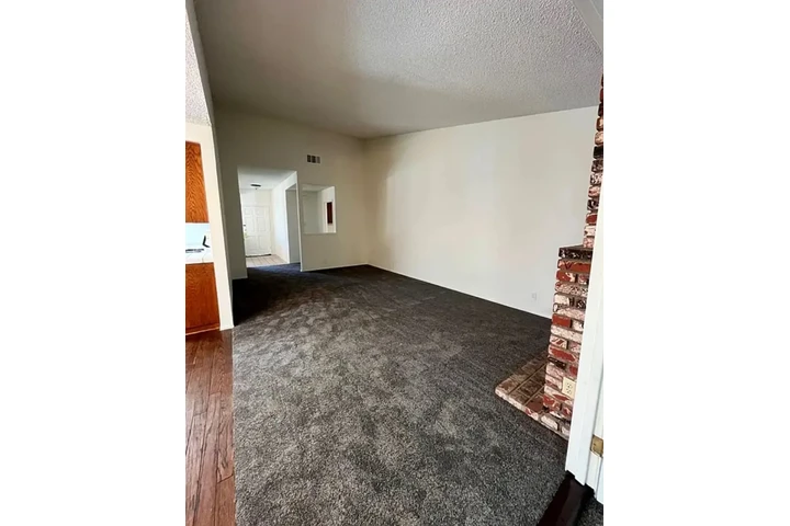 $2550 : 3 bedroom house in Koreatown image 7