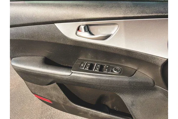 $14997 : Kia Forte 2022 LXS 4dr Sedan image 9