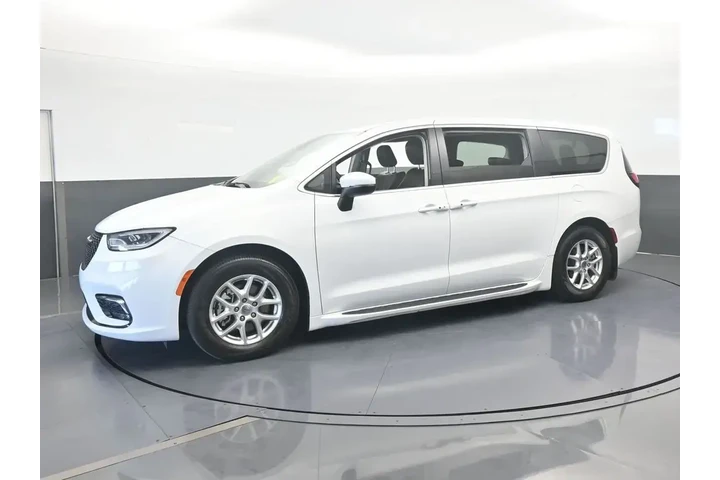 $26995 : Chrysler Pacifica 2023 Touri image 2