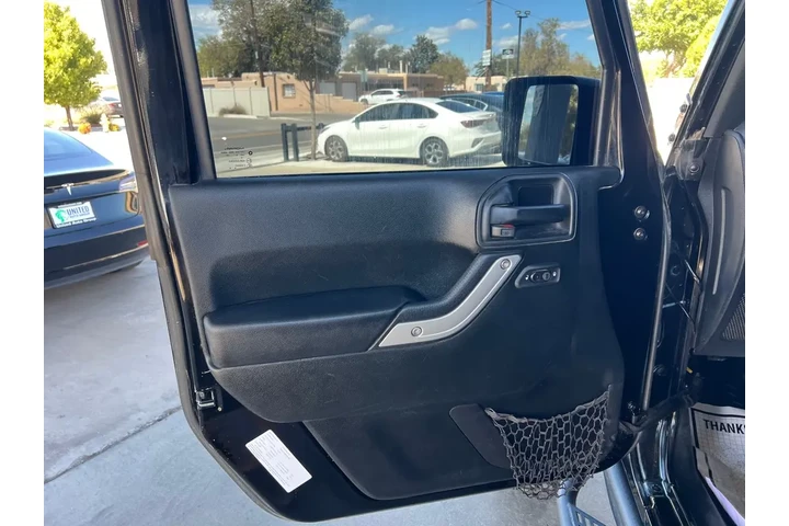 2017 Wrangler Unlimited Sahar image 10