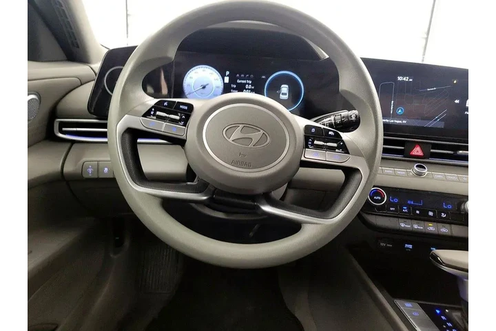 $17998 : Hyundai ELANTRA 2024 SEL 4dr image 10