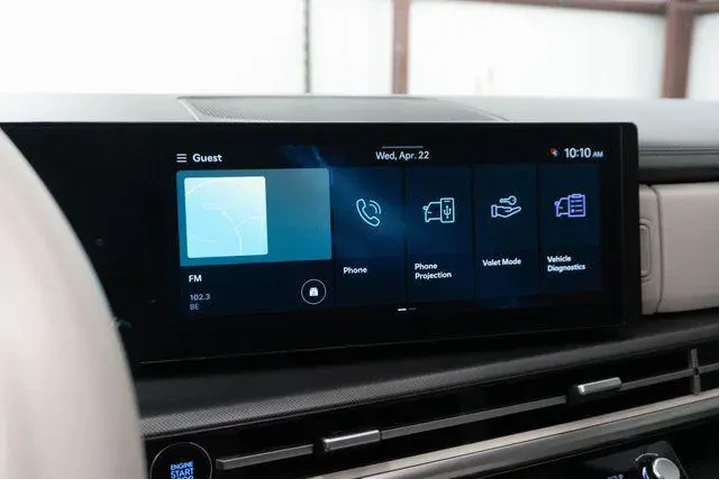$29923 : Hyundai SANTA FE 2024 SEL 4d image 4