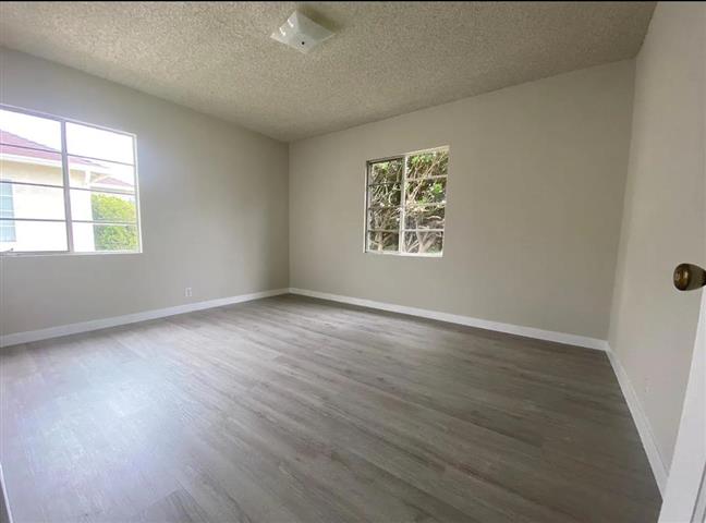 $2500 : Cozy Single-Family House image 6