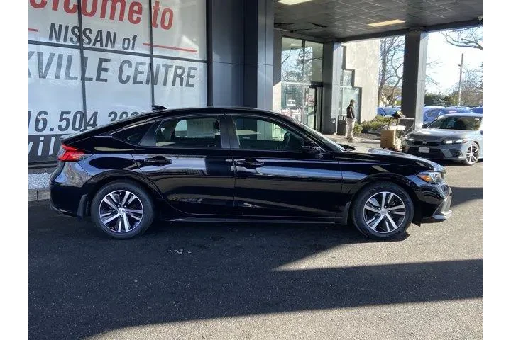 $19869 : Honda Civic 2024 LX 4dr Hatc image 4