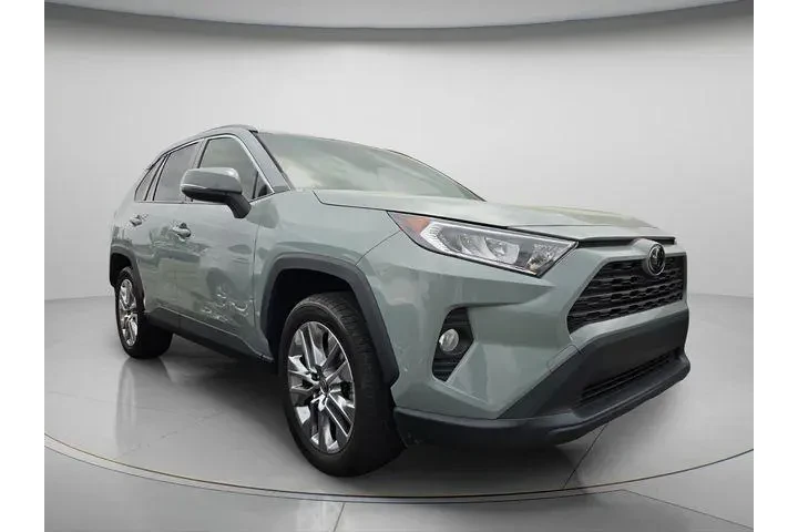 $25991 : Toyota RAV4 2021 XLE Premium image 4