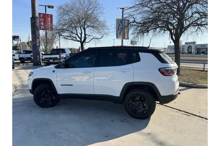 $23829 : Jeep Compass 2024 4x4 Trailh image 9