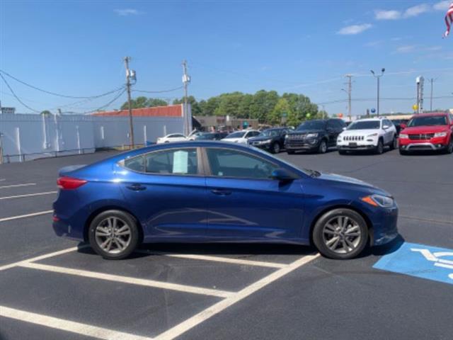 2018 Elantra image 3