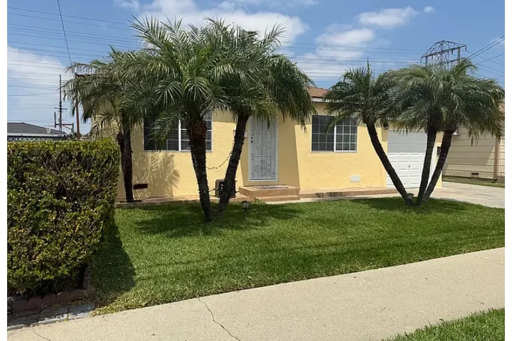 $1550 : An attached garage with washe image 1