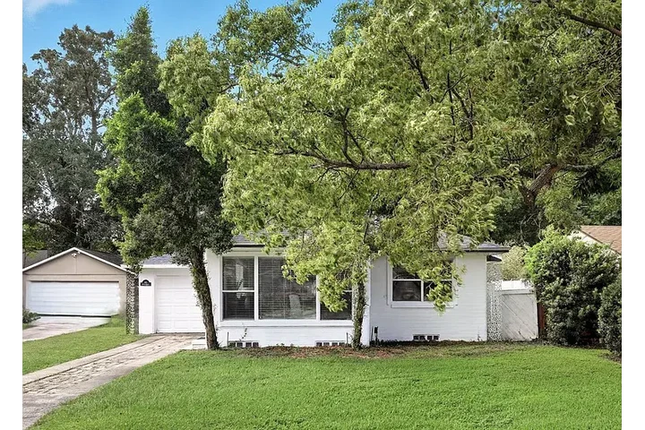 $1600 : HOUSE AVAILABLE IN ORLANDO FL image 2