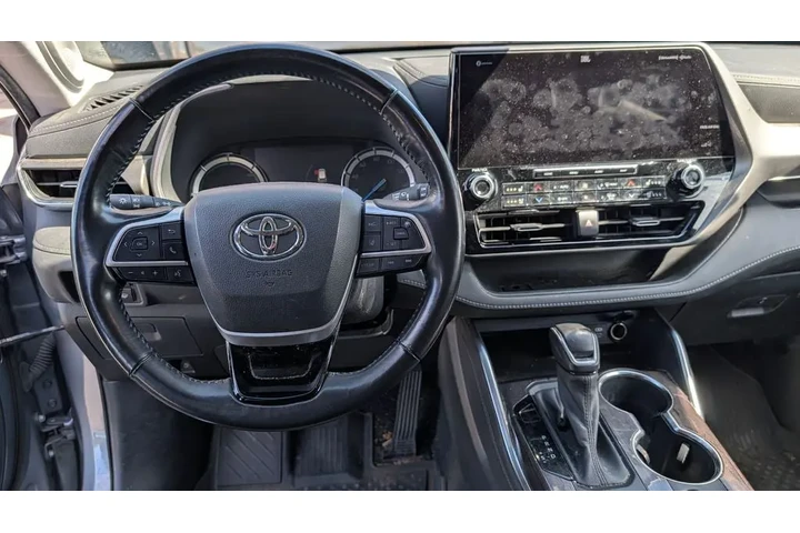 $41290 : 2022 Highlander Hybrid Limited image 3