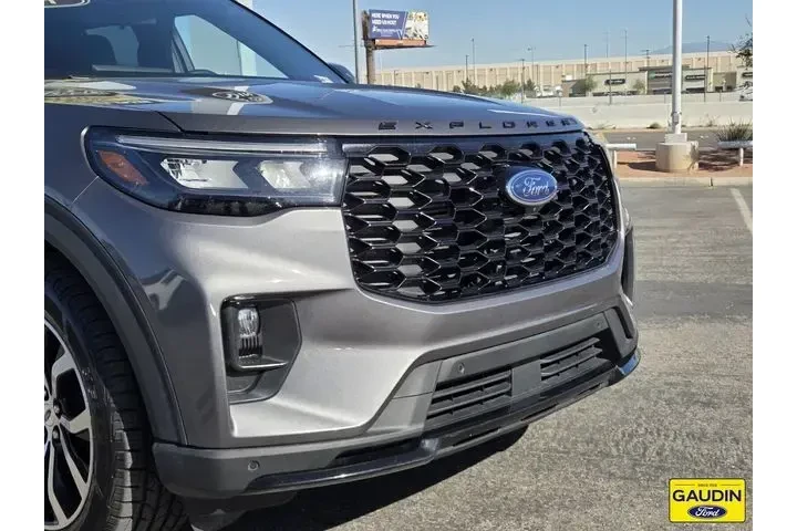 $39777 : Ford Explorer 2025 AWD ST-Li image 2