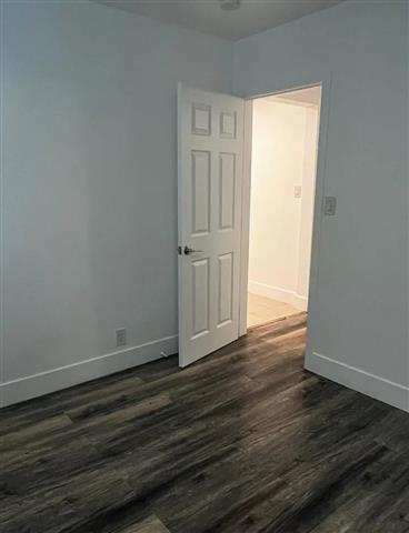 $1300 : 1 Bedroom Apt Available now image 4