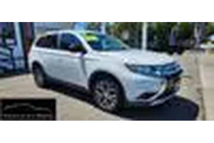 $9995 : 2017 Outlander image 2