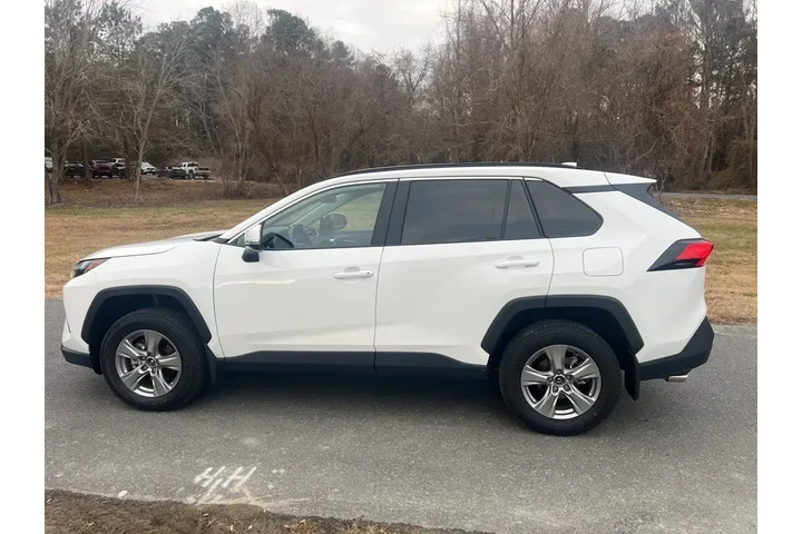 $34777 : Toyota RAV4 2025 AWD XLE 4dr image 8