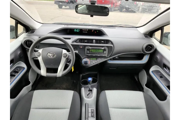 $13270 : 2013 Prius c Two image 4