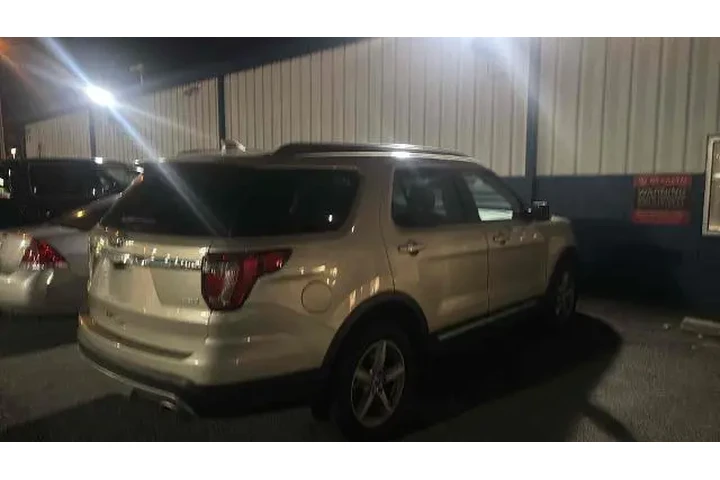 $15000 : Ford Explorer 2017 AWD XLT 4 image 6