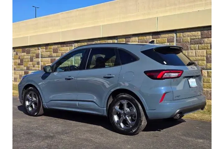 $21624 : Ford Escape 2023 ST-Line 4dr image 8