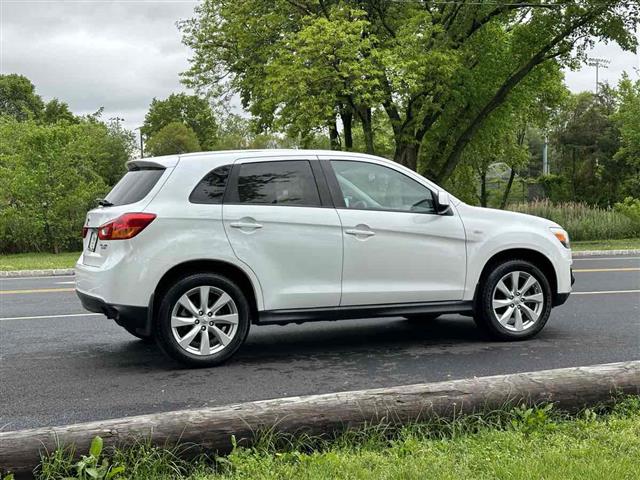 2014 Outlander Sport ES image 10