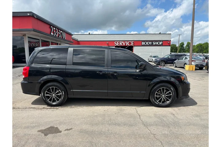 2018 Grand Caravan GT Wagon image 1