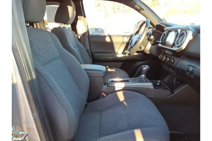 $28900 : Toyota Tacoma 2016 4x4 SR5 V image 5