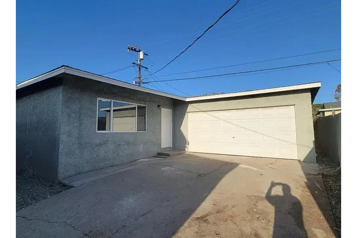$1500 : Stylish 2 bedroom, 1 bathroom image 2