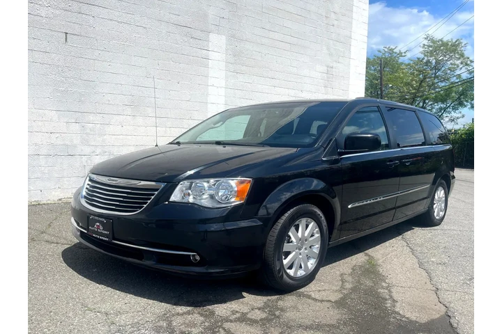$8318 : 2016 Town & Country 4dr Wgn T image 1