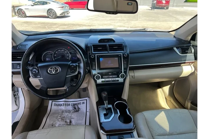 2012 Camry SE image 9