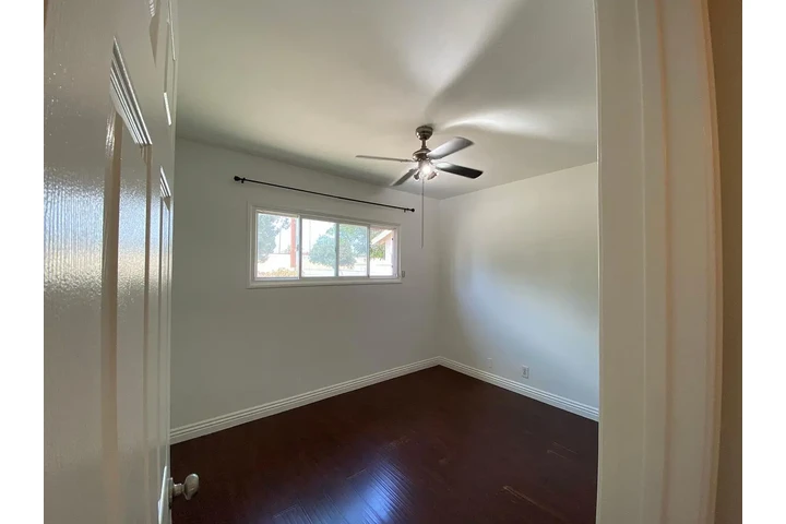 $800 : Encantadora casa de 2 dormitor image 3