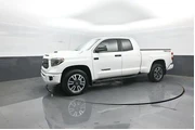 $28859 : Toyota Tundra 2019 4x4 SR5 4 thumbnail