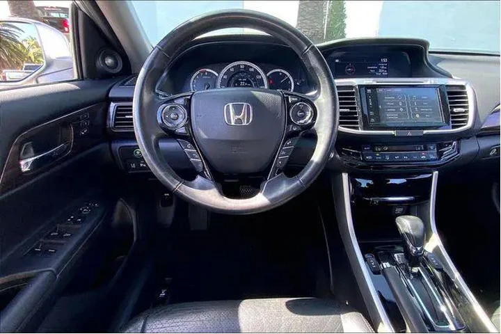 $19985 : Honda Accord 2017 Touring 4d image 5