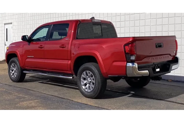 $18000 : 2018 Toyota Tacoma SR5 image 2