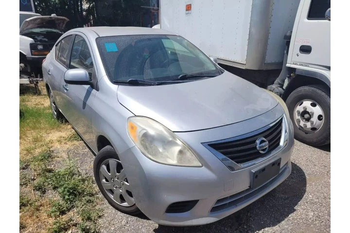 $2000 : 2013 NISSAN VERSA2013 NISSAN image 8