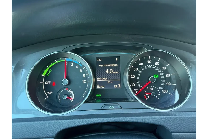 Volkswagen e-Golf 2016 SE 4d image 10