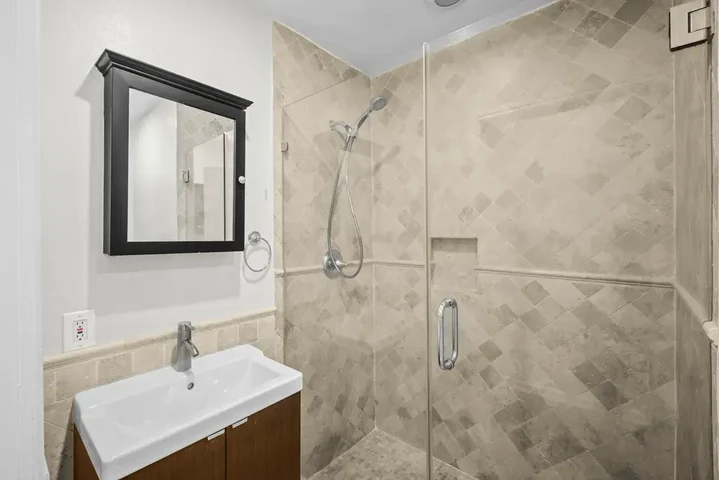 $1700 : Downey 🏠 Pet Friendly Renta image 4