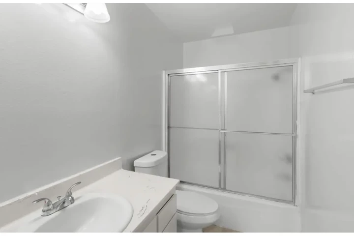 $1500 : 1 Bed 1 Bath Apt in Carson image 9