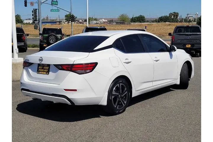 $21500 : Nissan Sentra 2025 SV 4dr Se image 4