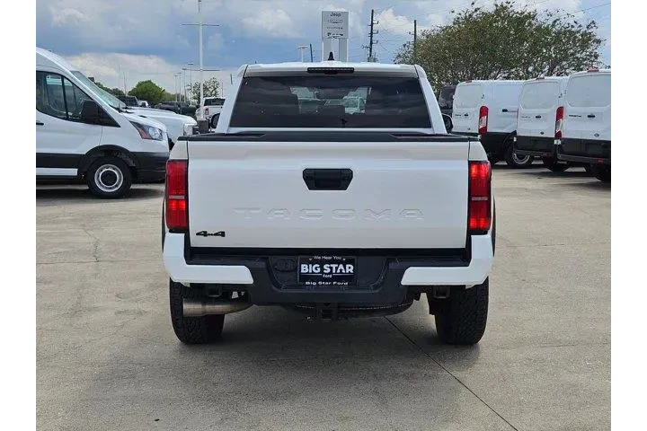 $38699 : Toyota Tacoma 2024 4x4 SR5 4 image 4